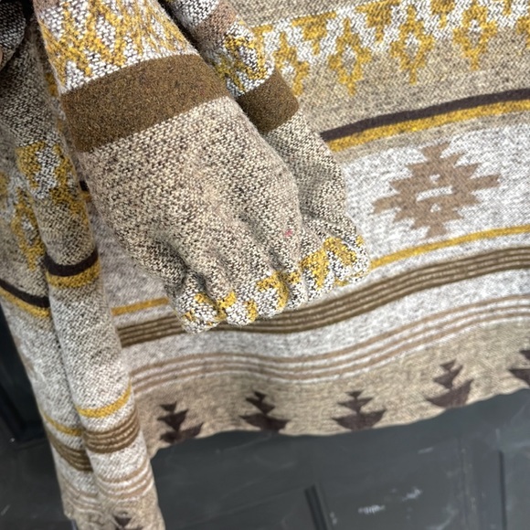 Hooded pullover! - Picture 7 of 10